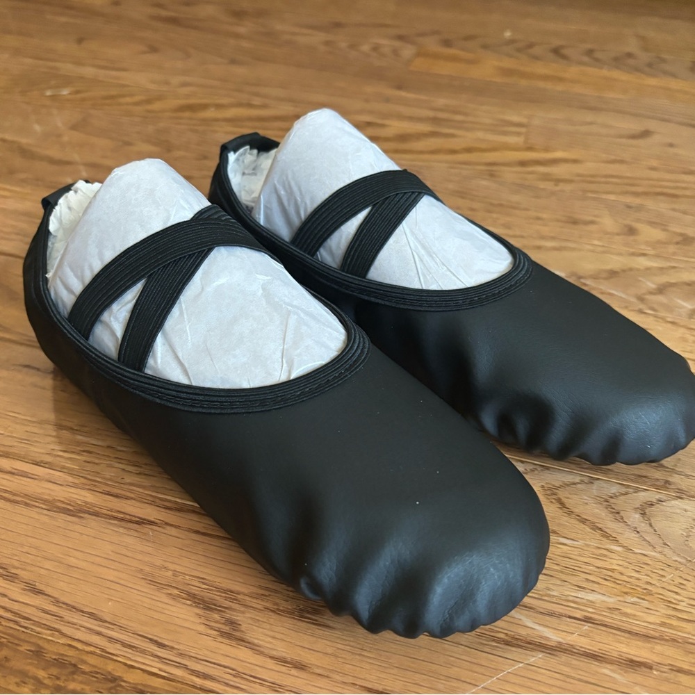Stelle Split Sole Ballet Shoes. Black. PU Upper, Suede Sole, Pull-On, Size 5 NEW